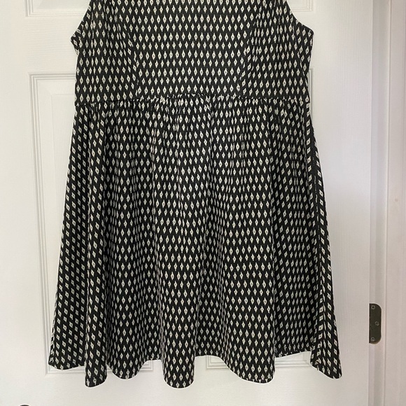 Black & White Dress - Picture 2 of 4
